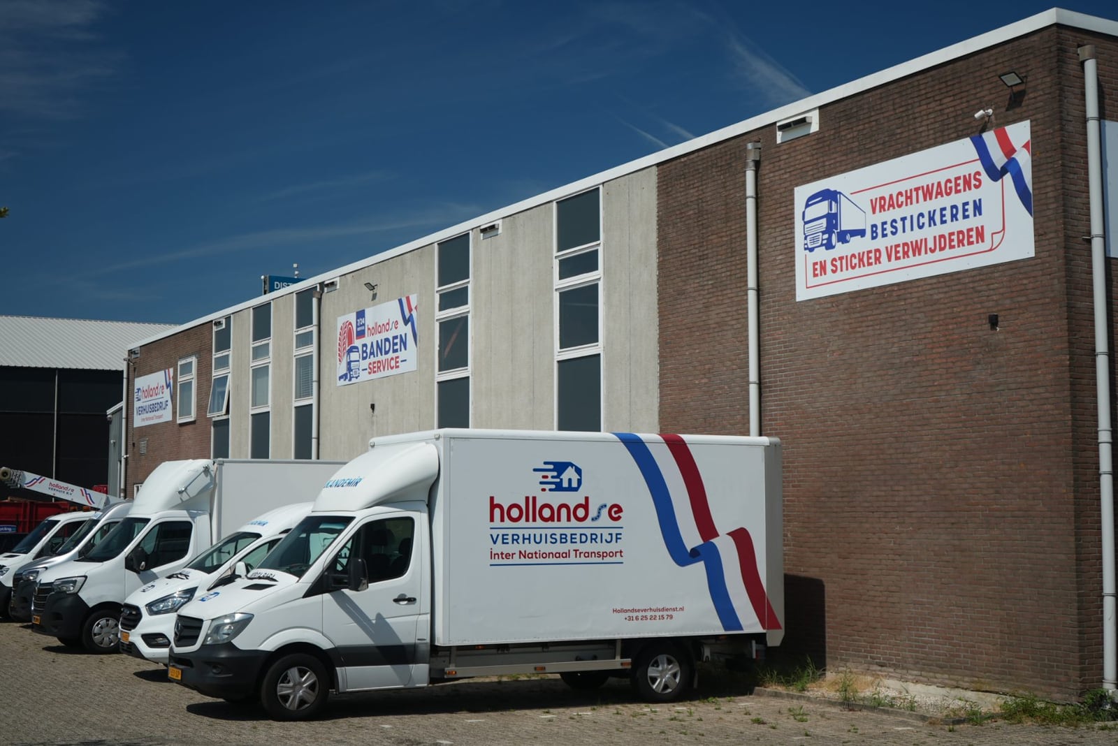 Hollandse Verhuisdienst moving vehicles outside the premises in Halfweg